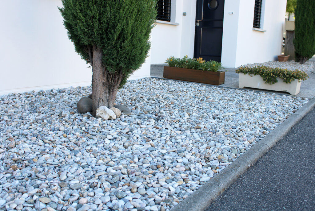 5 Ways to Seamlessly Blend Your Driveway with Outdoor Landscaping